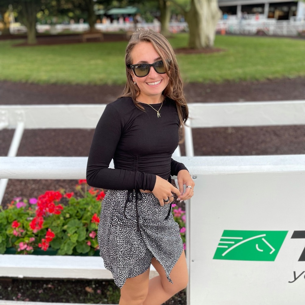 Meet your Posher, Olivia